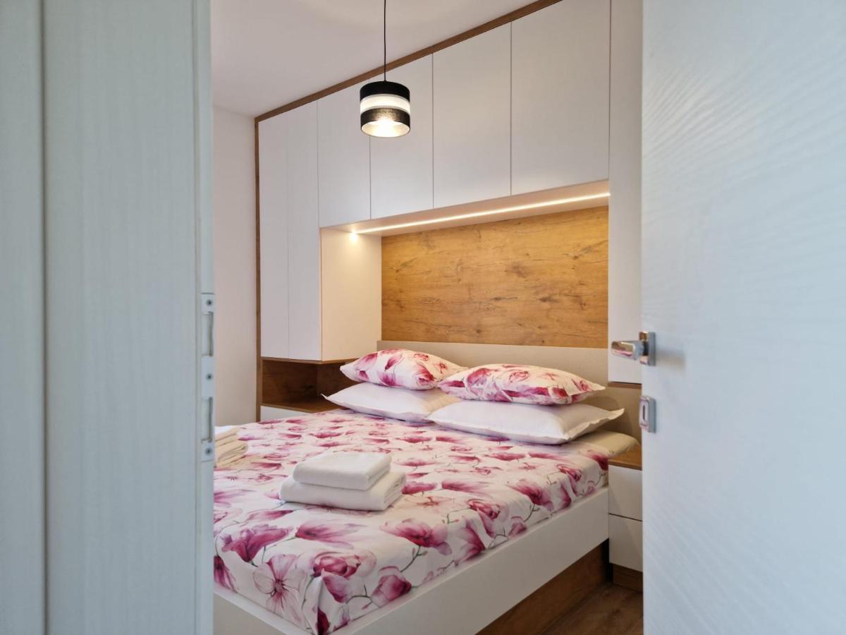Apartman Marcelina 1 With Private Pool Trogir Dış mekan fotoğraf
